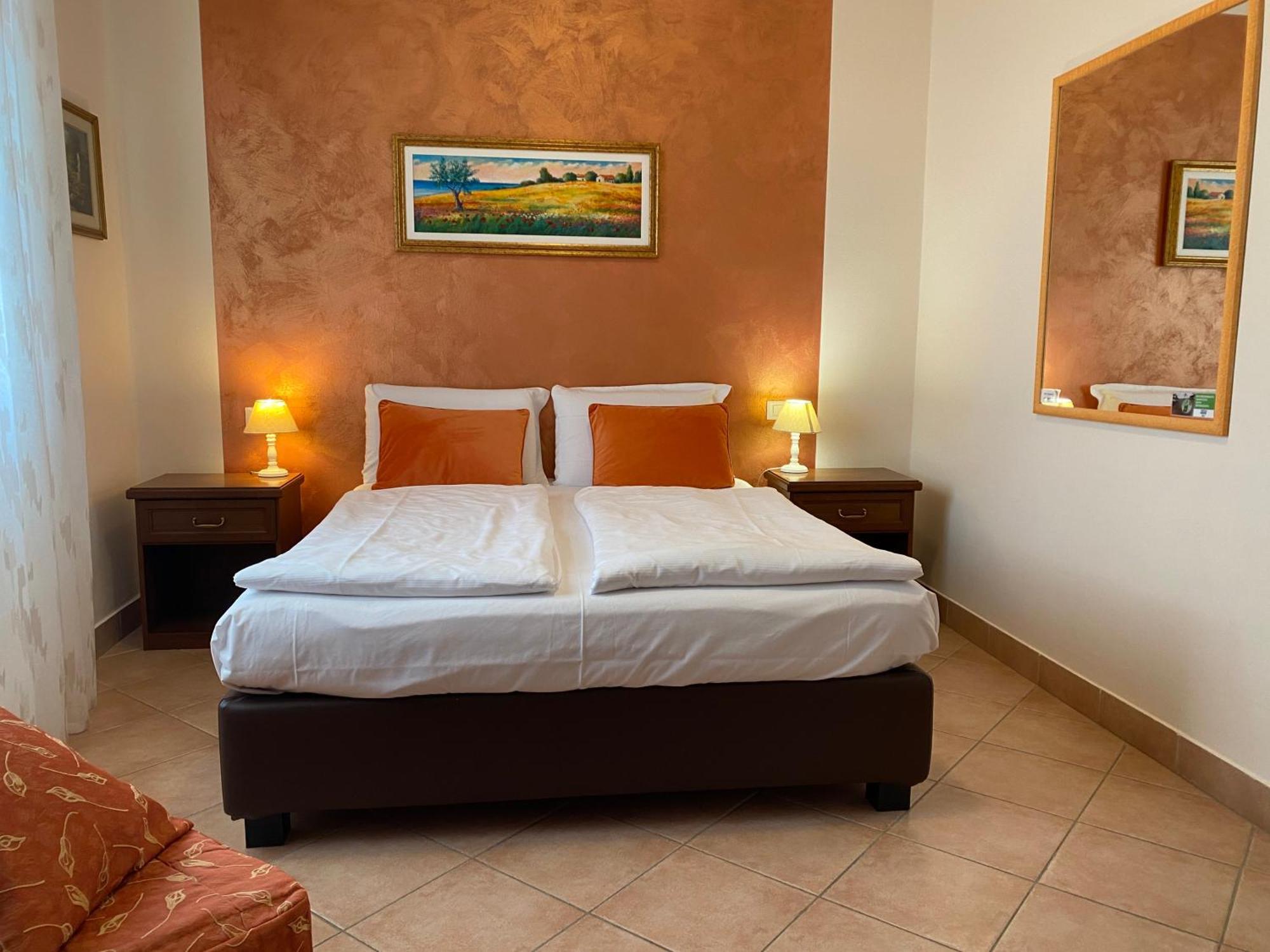 Betty'S House Bed & Breakfast Lazise Exterior photo